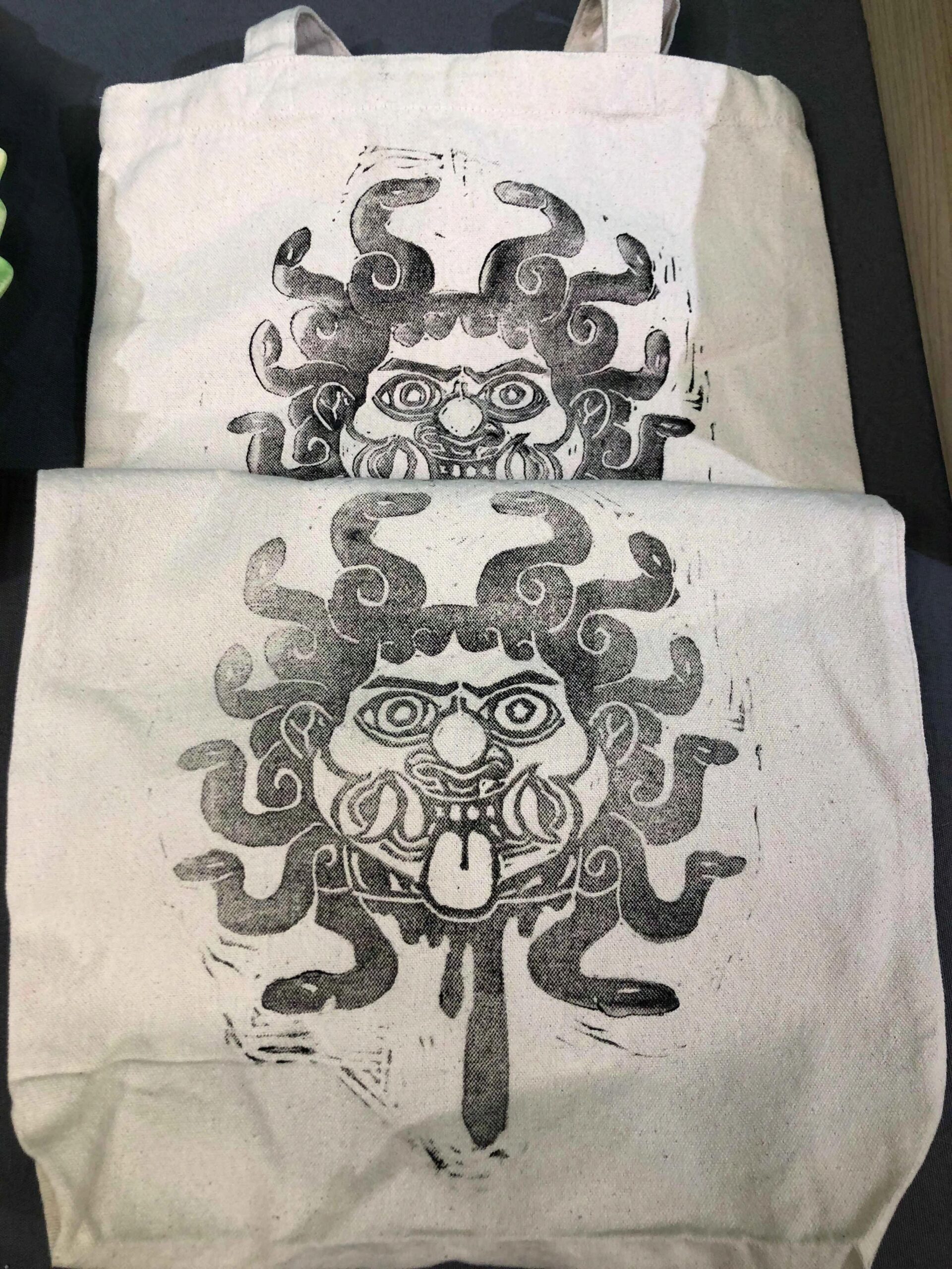 Gorgon Lino Print Bags - Image 3